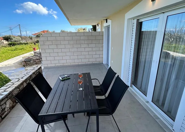 Orfanos 5 Apartamento